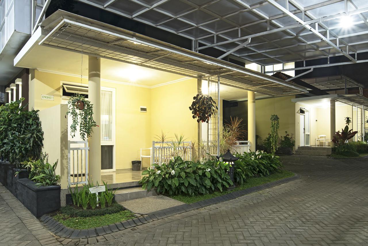 Riverstone Hotel & Cottage Batu  Extérieur photo